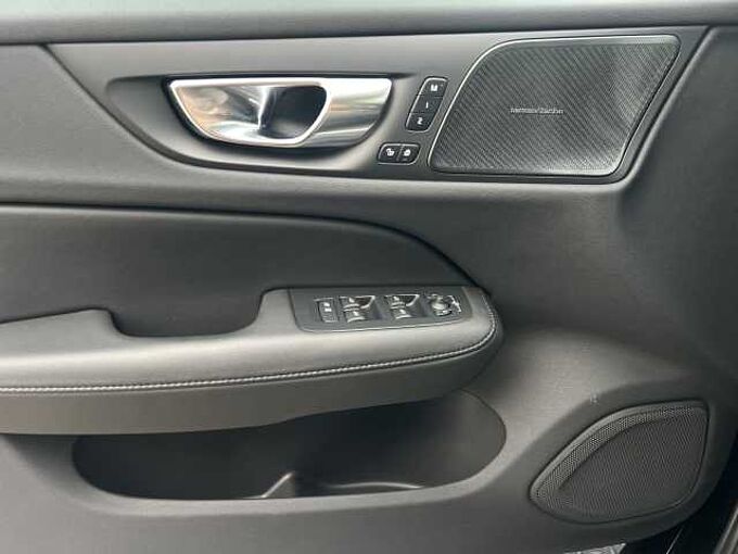 Volvo V60 B4 Plus Dark/Navi/LED/Pano/360K/BLIS/19Zoll