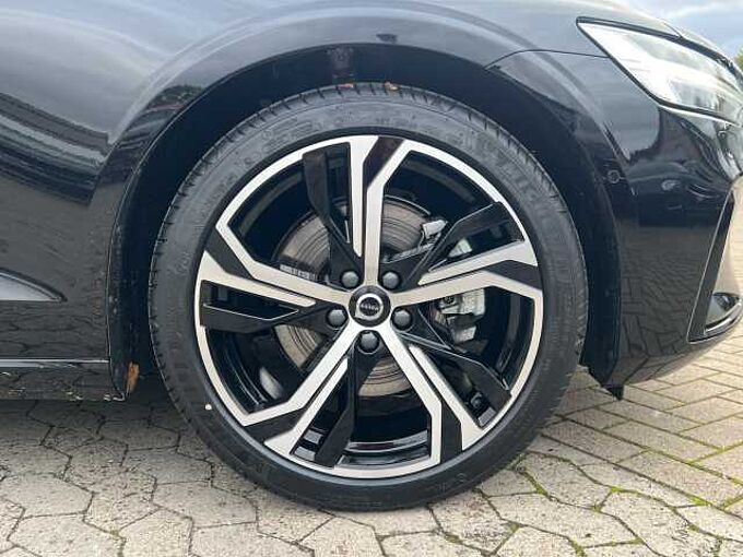 Volvo V60 B4 Plus Dark/Navi/LED/Pano/360K/BLIS/19Zoll