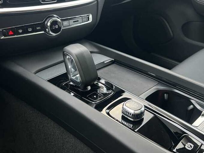 Volvo V60 B4 Plus Dark/Navi/LED/Pano/360K/BLIS/19Zoll