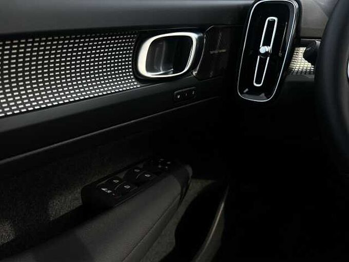 Volvo XC40 B4 Ultimate Dark/Navi/LED/Pano/360K/hzb.FS