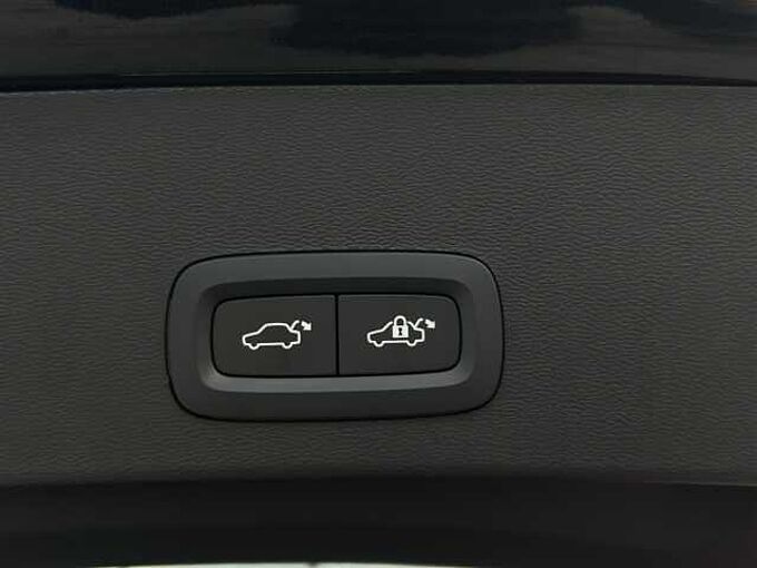 Volvo XC40 B4 Ultimate Dark/Navi/LED/Pano/360K/hzb.FS