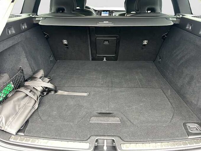 Volvo V60 B4 Plus Dark/Pano/360K/BLIS/19Zoll/Keyless