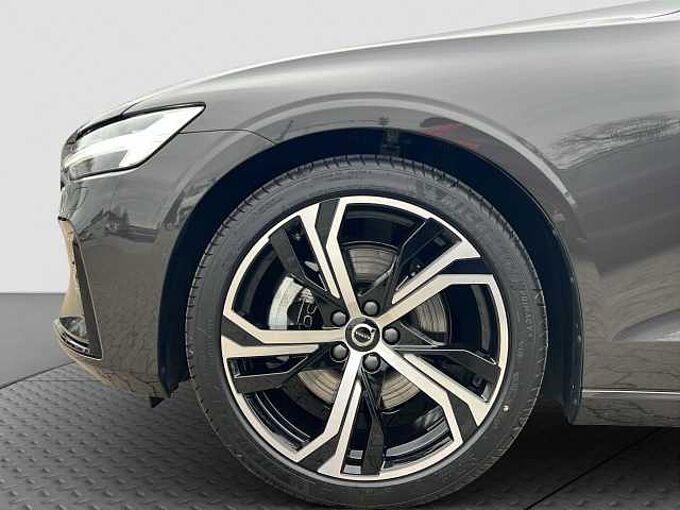 Volvo V60 B4 Plus Dark/Pano/360K/BLIS/19Zoll/Keyless