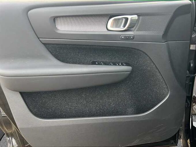 Volvo XC40 B5 R-Design AWD/Navi/LED/AHK/Pano/360K/19Zo