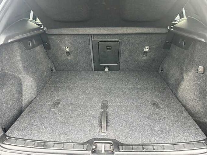 Volvo XC40 B5 R-Design AWD/Navi/LED/AHK/Pano/360K/19Zo