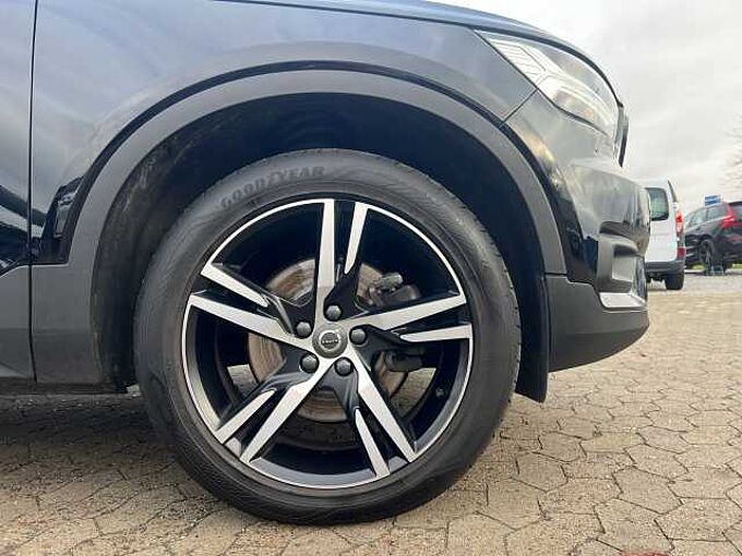 Volvo XC40 B5 R-Design AWD/Navi/LED/AHK/Pano/360K/19Zo