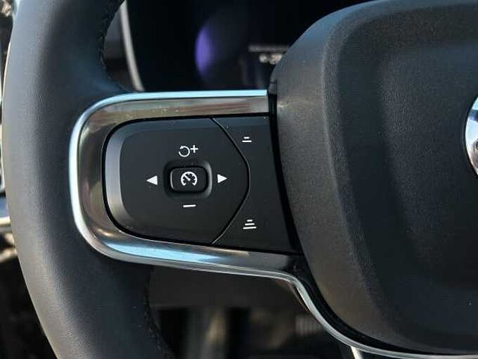 Volvo XC40 Core Pure Electric/Navi/LED/AHK/StHz/19Zoll