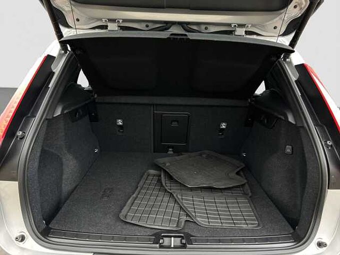 Volvo XC40 B4 Core/Navi/LED/AHK/Standhz/Kam/BLIS/el.HK
