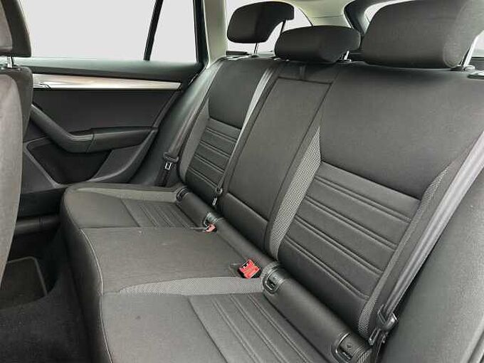SKODA Octavia Combi Ambition 1.5 TSI DSG/Navi/LED/SHZ 