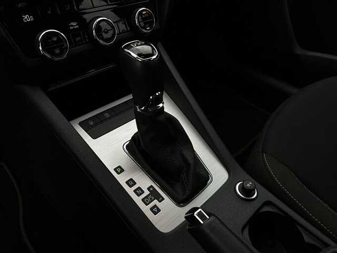 SKODA Octavia Combi Ambition 1.5 TSI DSG/Navi/LED/SHZ 