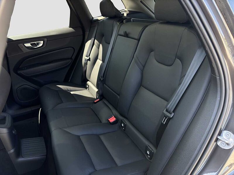 Volvo XC60 T8 Plus Dark Plug-In Hyb. AWD/AHK/Pano/21Zo