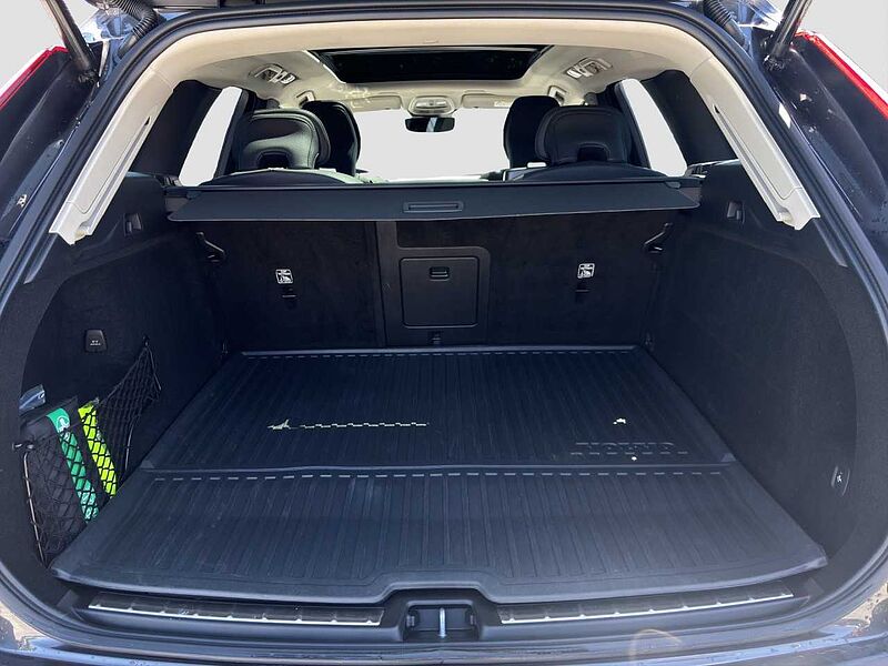 Volvo XC60 T8 Plus Dark Plug-In Hyb. AWD/AHK/Pano/21Zo