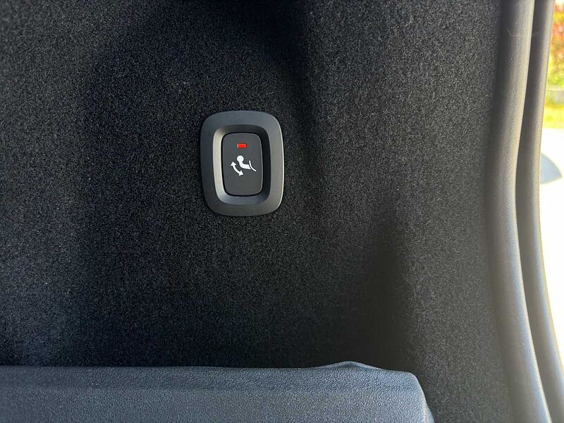 Volvo XC60 T8 Plus Dark Plug-In Hyb. AWD/AHK/Pano/21Zo