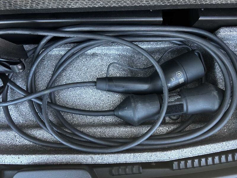 Volvo XC60 T8 Plus Dark Plug-In Hyb. AWD/AHK/Pano/21Zo