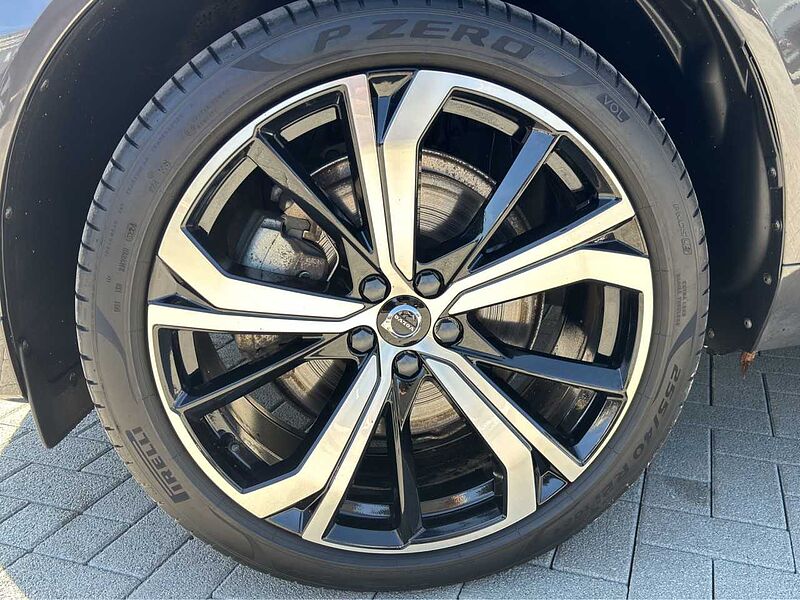 Volvo XC60 T8 Plus Dark Plug-In Hyb. AWD/AHK/Pano/21Zo