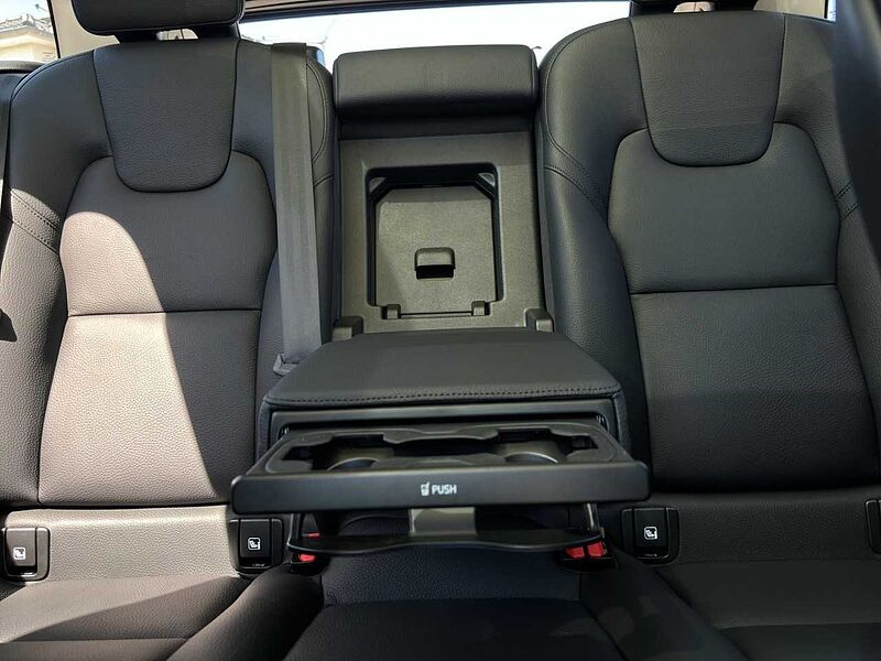 Volvo XC60 T8 Plus Dark Plug-In Hyb. AWD/AHK/Pano/21Zo