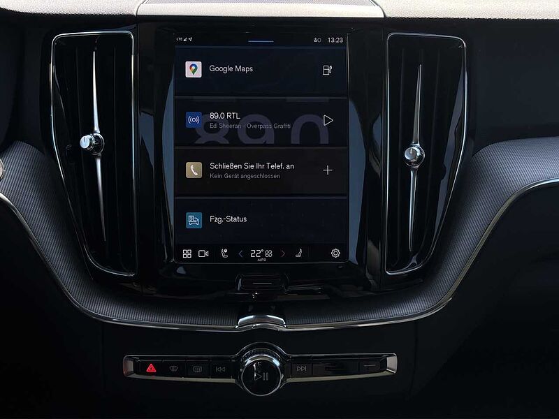 Volvo XC60 T8 Plus Dark Plug-In Hyb. AWD/AHK/Pano/21Zo