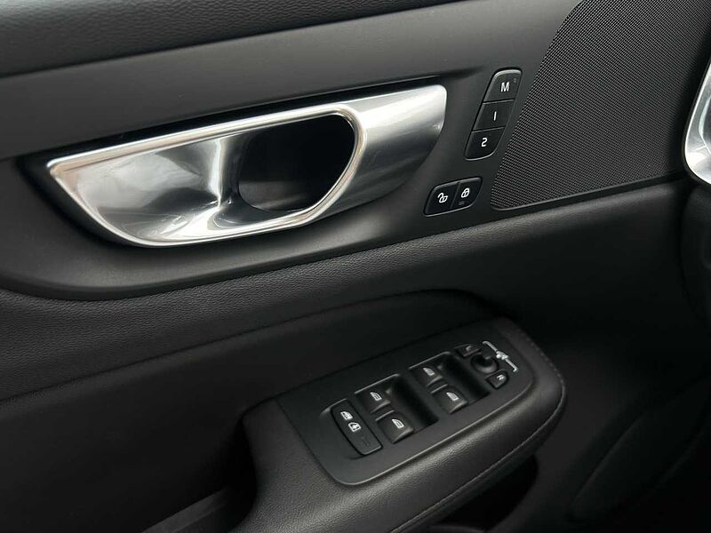 Volvo V60 B4 Plus Dark/Leder/Navi/LED/AHK/Kamera/DAB