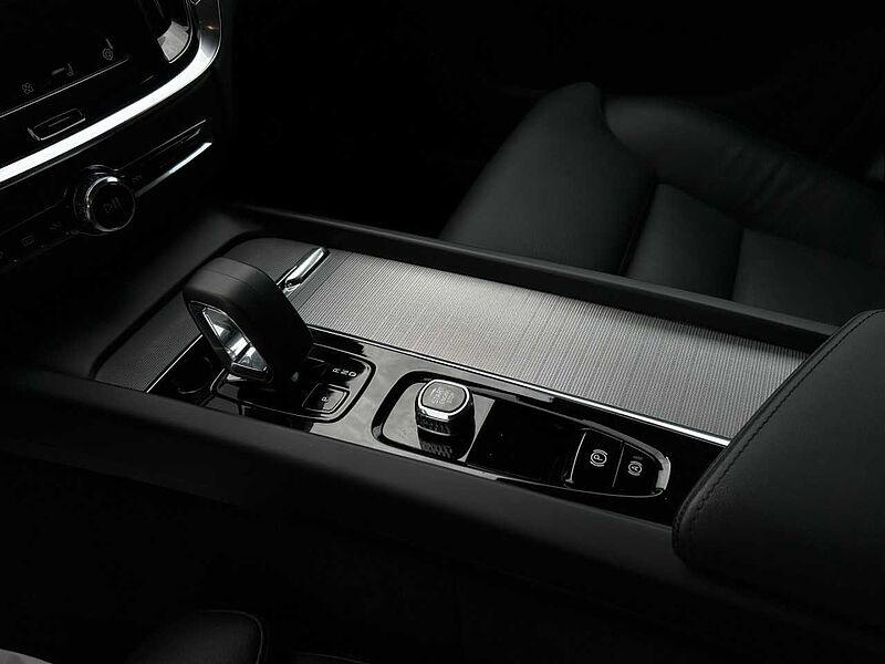 Volvo V60 B4 Plus Dark/Leder/Navi/LED/AHK/Kamera/DAB