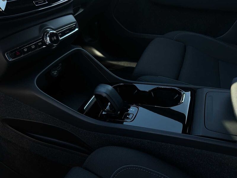 Volvo XC40 Pure Electric Core Recharge/SHZ/LHZ/Navi