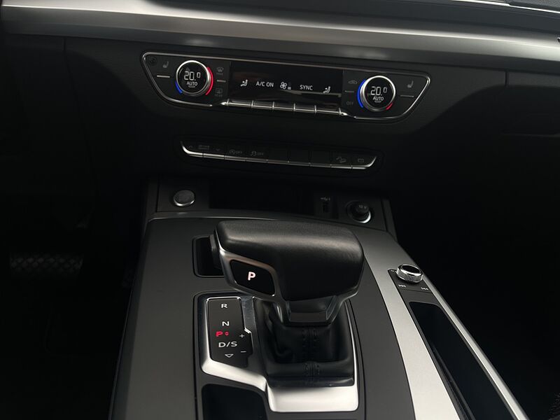 Audi Q5 40 2.0 TDI quattro S-line/AHK/Bus. -Paket/MMI
