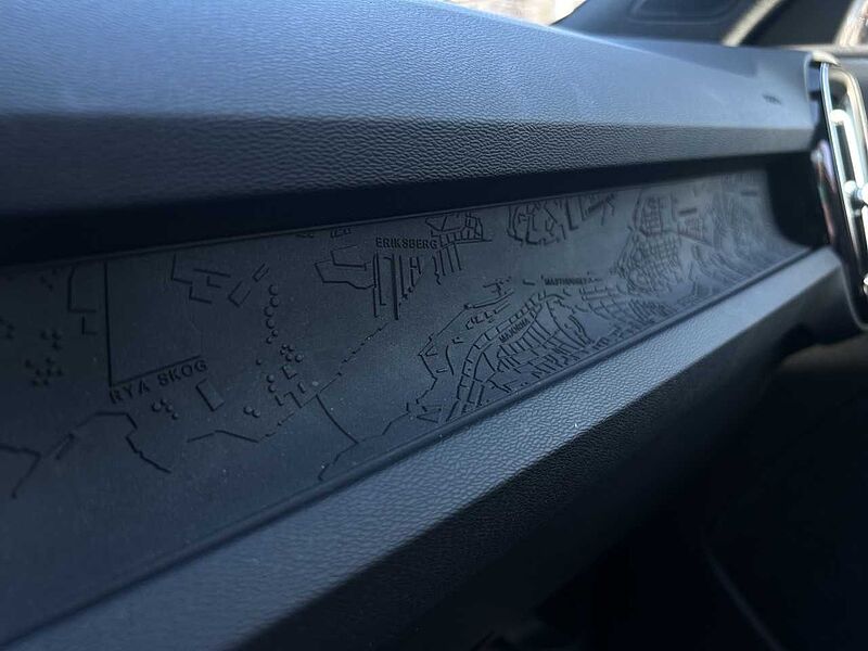 Volvo XC40 Pure Electric Core Recharge/Navi/LHZ/AHK