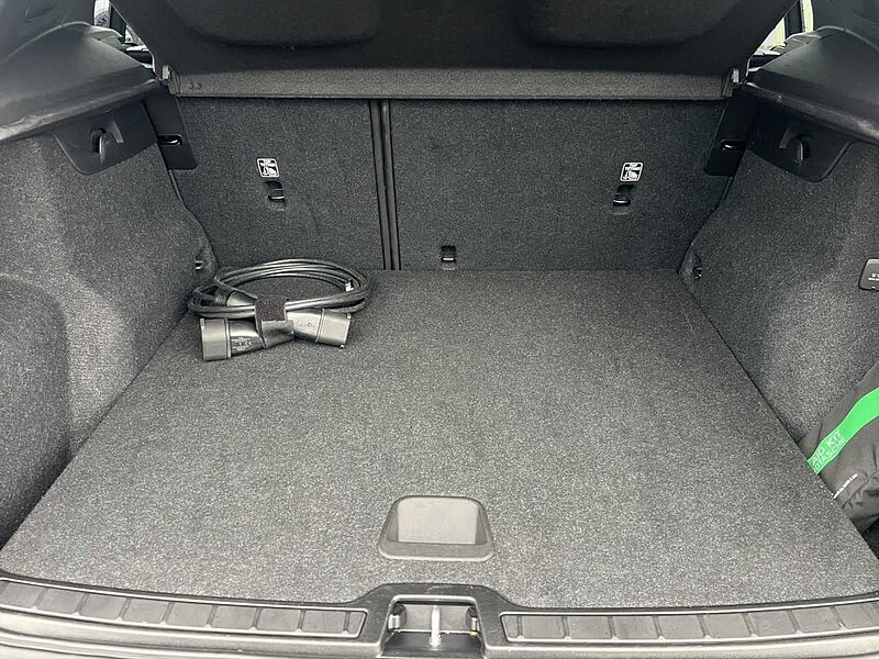 Volvo XC40 T4 Essential Plug-In Hybrid/SHZ/Navi/R-Kam