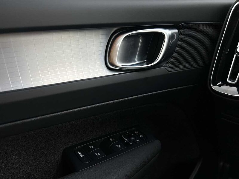 Volvo XC40 B4 Core/Navi/LED/AHK/Standhz/Kam/BLIS/el. HK