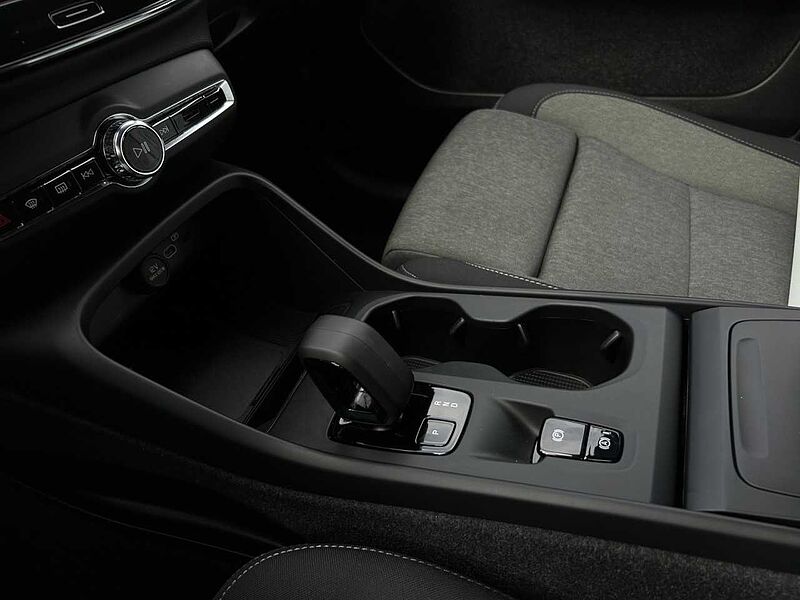 Volvo XC40 B4 Core/Navi/LED/AHK/Standhz/Kam/BLIS/el. HK