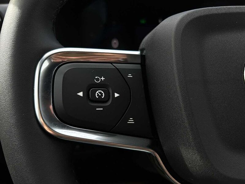 Volvo XC40 B4 Core/Navi/LED/AHK/Standhz/Kam/BLIS/el. HK