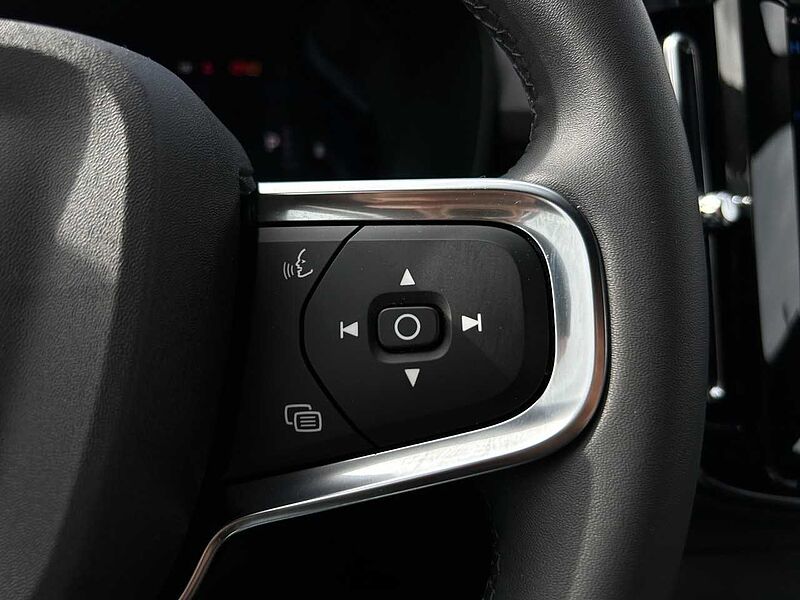 Volvo XC40 B4 Core/Navi/LED/AHK/Standhz/Kam/BLIS/el. HK