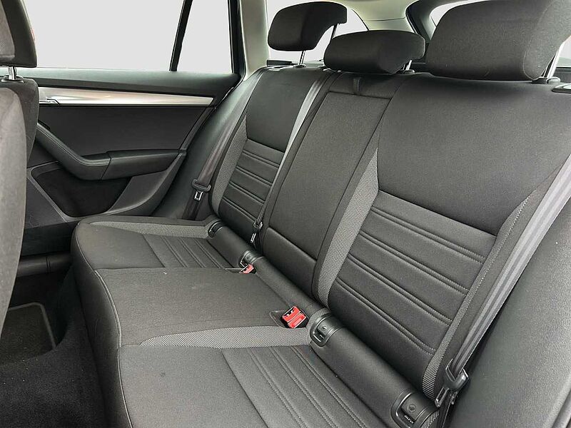 SKODA Octavia Combi Ambition 1.5 TSI DSG/Navi/LED/SHZ