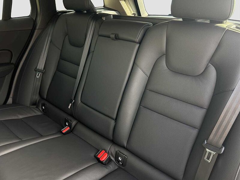 Volvo V60 Cross Country B4 AWD Plus/FSH/Keyless/LHZ