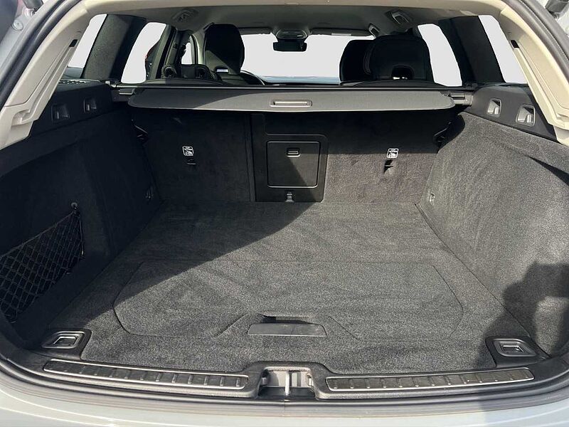 Volvo V60 Cross Country B4 AWD Plus/FSH/Keyless/LHZ