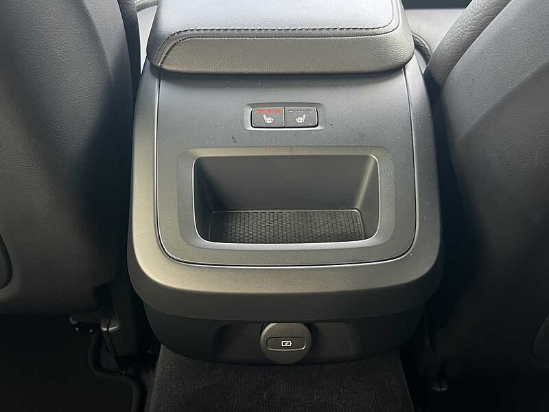 Volvo V60 Cross Country B4 AWD Plus/FSH/Keyless/LHZ