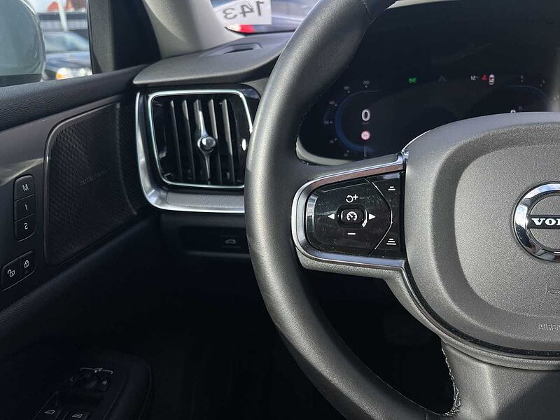 Volvo V60 Cross Country B4 AWD Plus/FSH/Keyless/LHZ