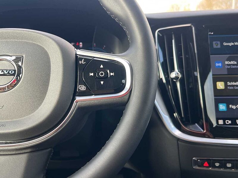 Volvo V60 Cross Country B4 AWD Plus/FSH/Keyless/LHZ