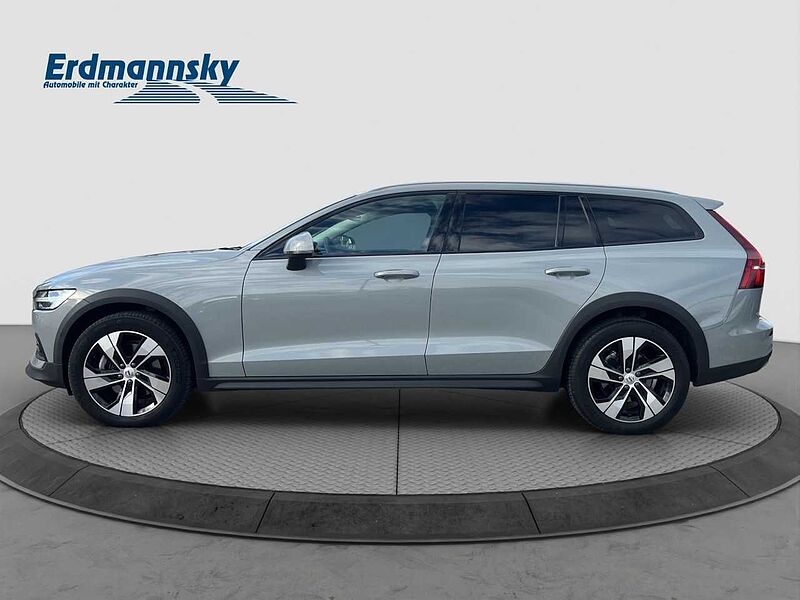 Volvo V60 Cross Country B4 AWD Plus/FSH/Keyless/LHZ
