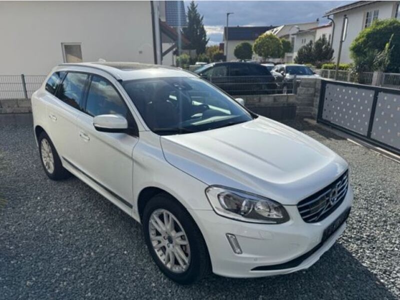 Volvo XC60 T5 Summum AWD/Navi/Xenon/AHK/Pano/StHz/Kam