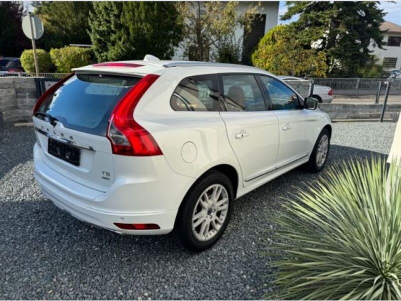 Volvo XC60 T5 Summum AWD/Navi/Xenon/AHK/Pano/StHz/Kam