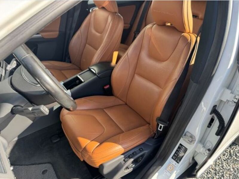 Volvo XC60 T5 Summum AWD/Navi/Xenon/AHK/Pano/StHz/Kam