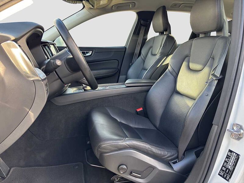 Volvo XC60 D4 AWD Momentum/LHZ/Navi/heizb. FS/R-Kam