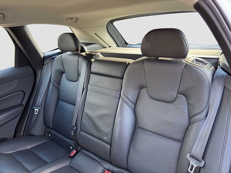 Volvo XC60 D4 AWD Momentum/LHZ/Navi/heizb. FS/R-Kam