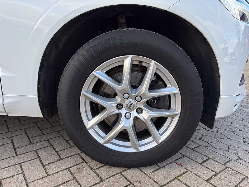 Volvo XC60 D4 AWD Momentum/LHZ/Navi/heizb. FS/R-Kam