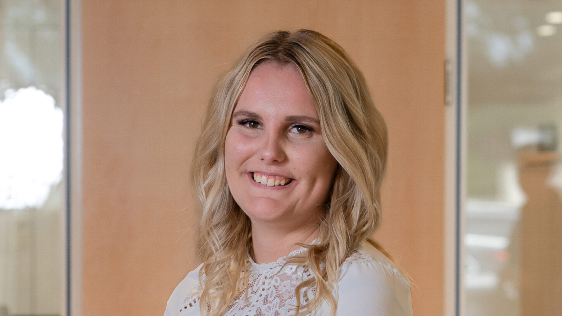 Portraitfoto von Melina Jacobus vom Autohaus Erdmannsky in Celle