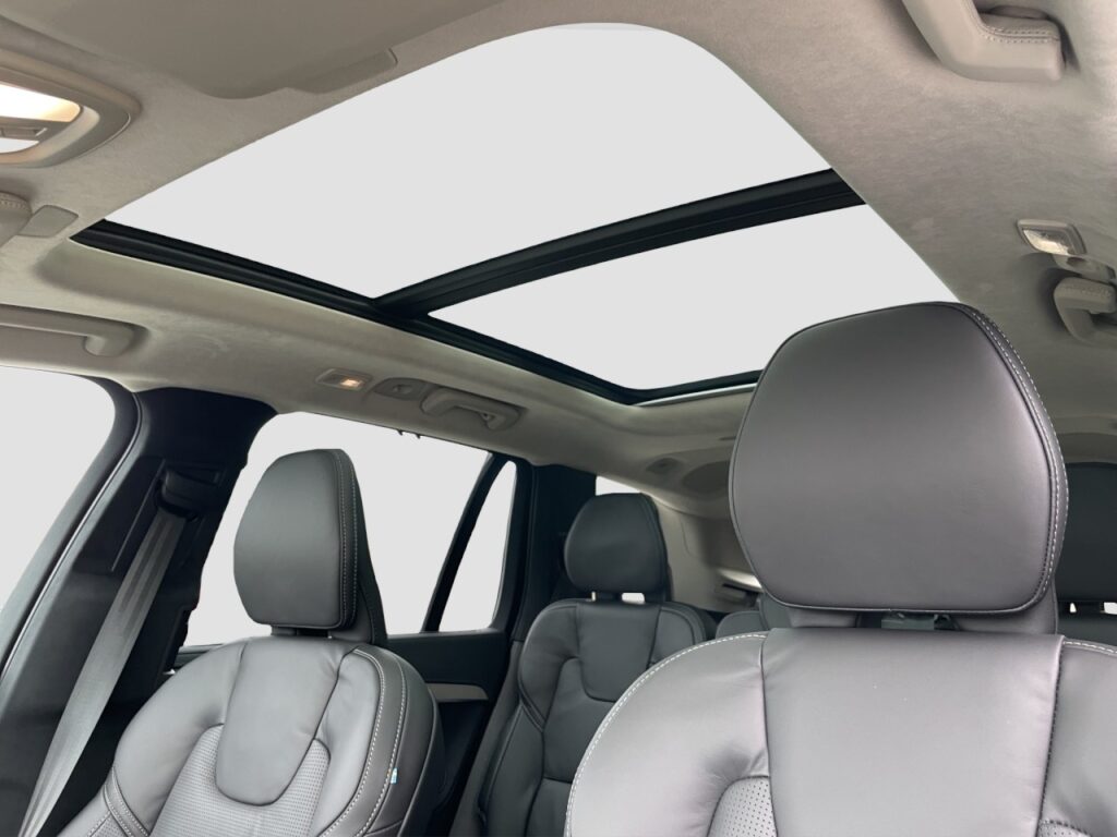 Volvo XC90 T8 AWD Ultra Dark Plug-In/ Luftfahrwerk – Bild 14
