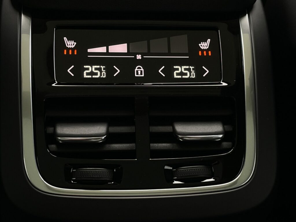 Volvo XC90 T8 AWD Ultra Dark Plug-In/ Luftfahrwerk – Bild 17