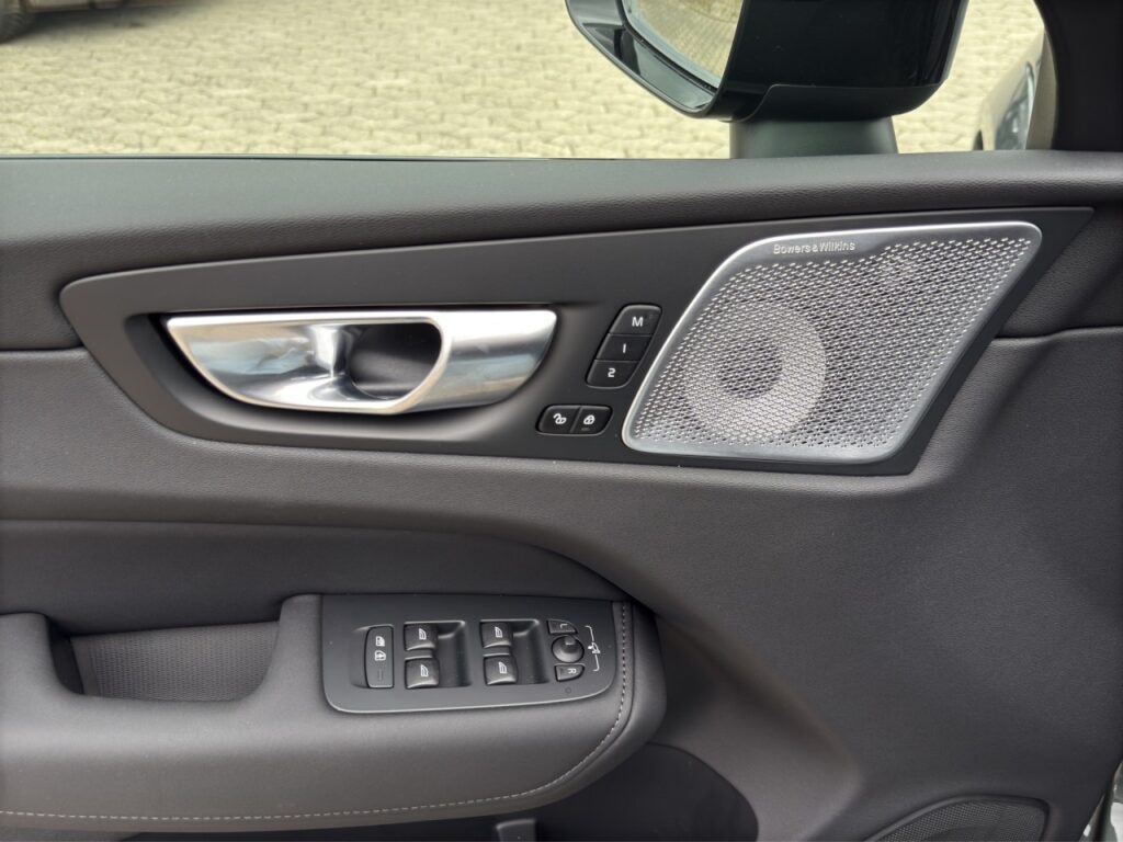 Volvo XC60 T8 AWD Ultra Dark Plug-In Bowers & Wilkins – Bild 11