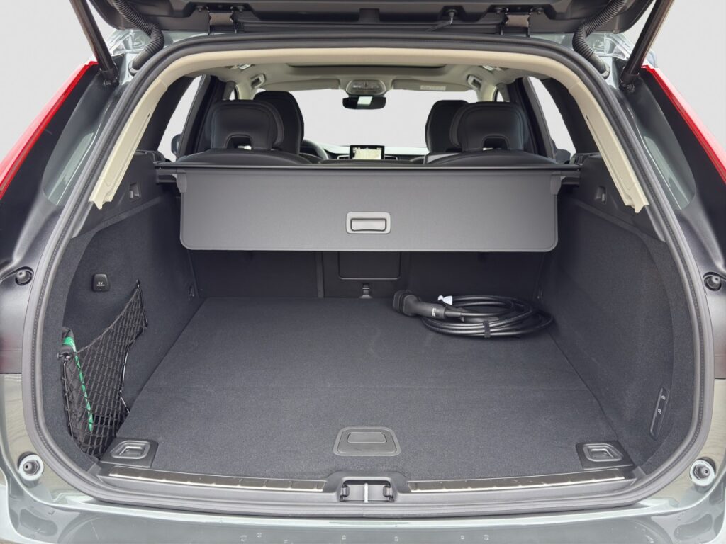 Volvo XC60 T8 AWD Ultra Dark Plug-In Bowers & Wilkins – Bild 15