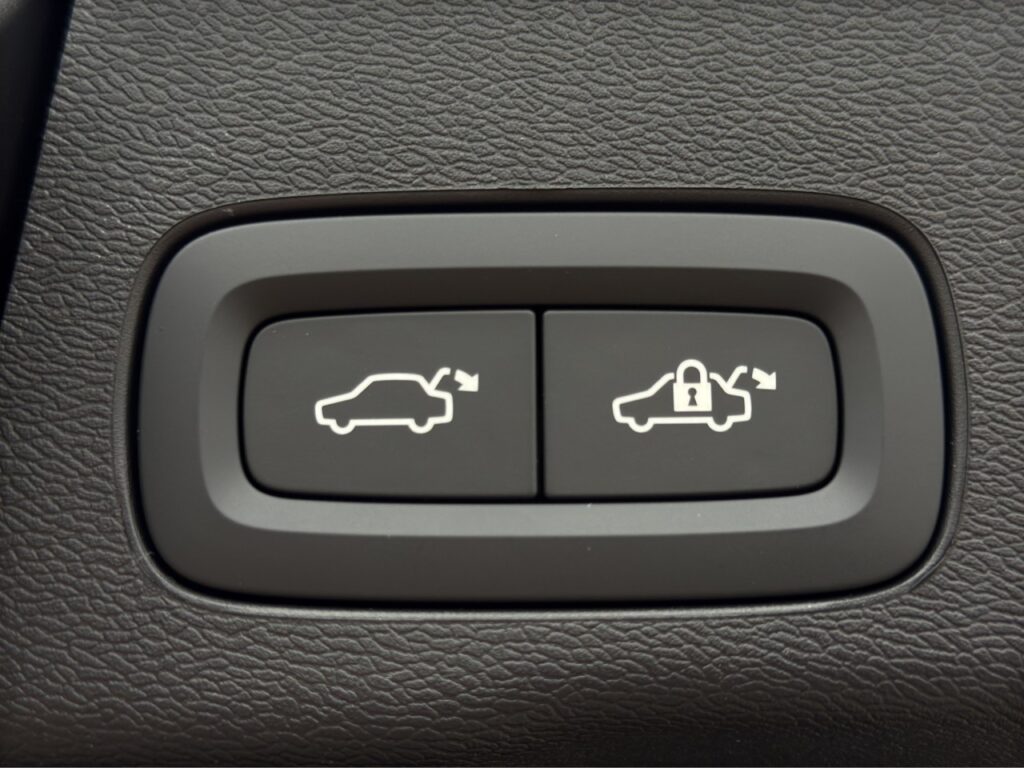 Volvo XC60 T8 AWD Ultra Dark Plug-In Bowers & Wilkins – Bild 16